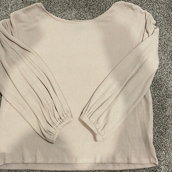 Neutral top - Picture 1 of 2